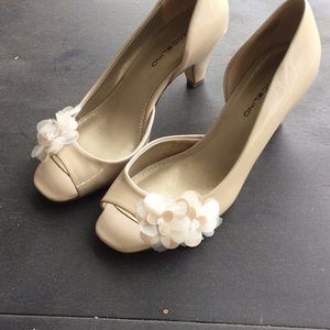 BEAUTIFUL LOW HEEL DRESSY BANDOLINO PUMP